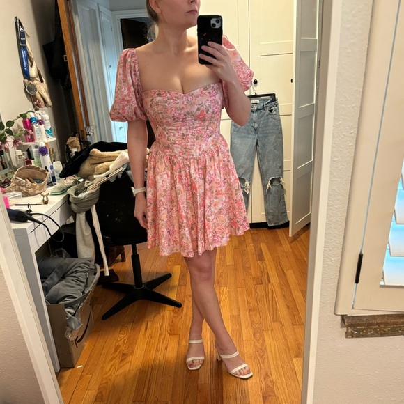 PHORCHIA MINI DRESS - IN FLEUR PRINT
SHOWPO size US 6 - Picture 5 of 8
